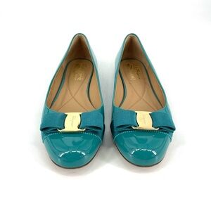 ✨Salvatore Ferragamo Varina PatentLeather Flat 7.5 TurquoiseTeal Gold Bow Preppy